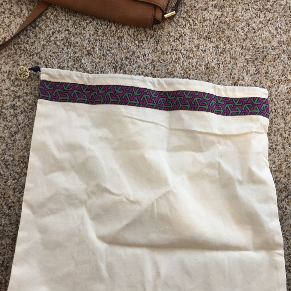 Tory Burch 100% authentic Thea Messenger in Bark